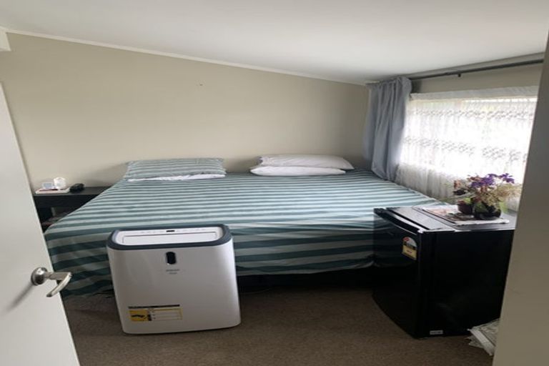 Photo of property in 1/15 Sunnynook Road, Forrest Hill, Auckland, 0620