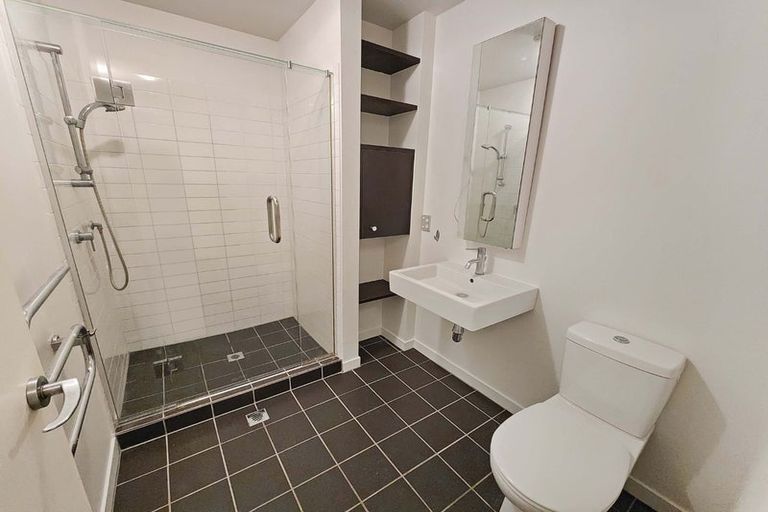 Photo of property in Montreaux Apartments, 2k/164 The Terrace, Wellington Central, Wellington, 6011