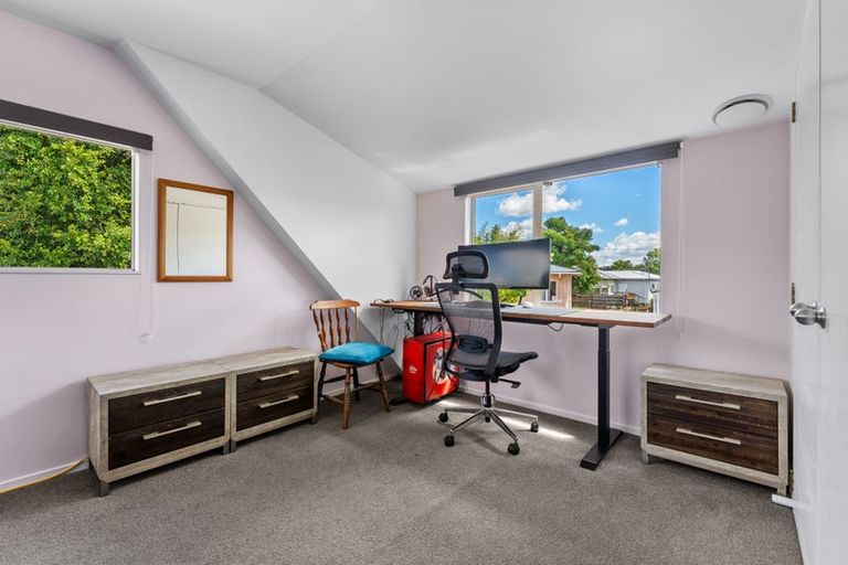 Photo of property in 8a Aplin Place, Birkdale, Auckland, 0626