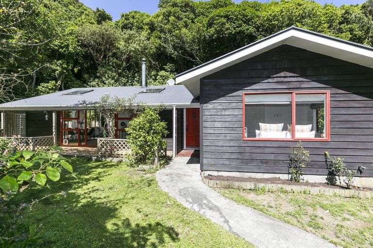 Photo of property in 18 Parsons Glen, Karori, Wellington, 6012