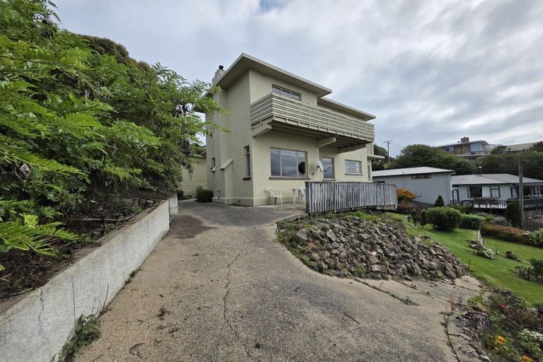 Photo of property in 2 Avon Street, South Hill, Oamaru, 9400
