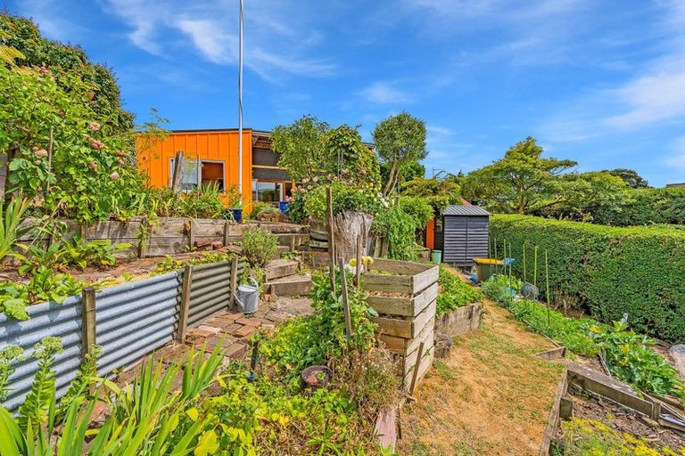 Photo of property in 25 Tennis Court Road, Raumati South, Paraparaumu, 5032