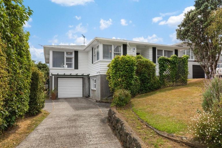 Photo of property in 57 Raroa Terrace, Tawa, Wellington, 5028