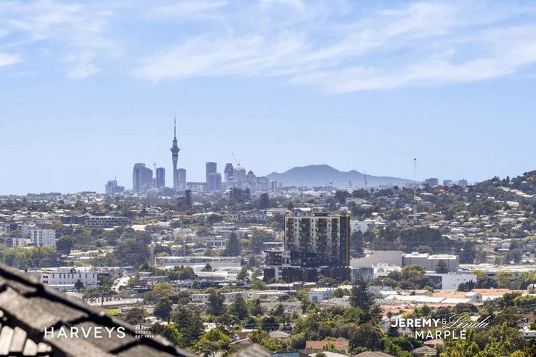 Photo of property in 61a West Lynn Road, Titirangi, Auckland, 0604