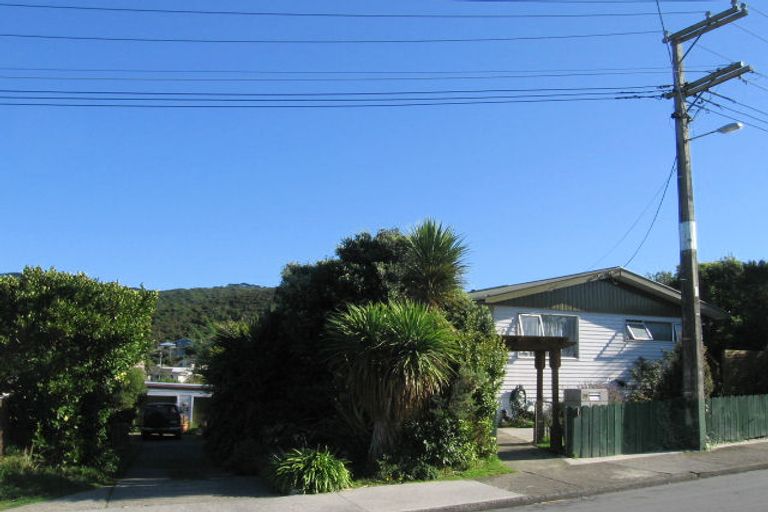 Photo of property in 39 Ngatitoa Street, Takapuwahia, Porirua, 5022