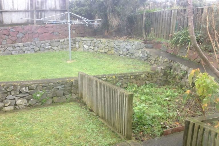 Photo of property in 1 Fitzpatrick Street, Newlands, Wellington, 6037