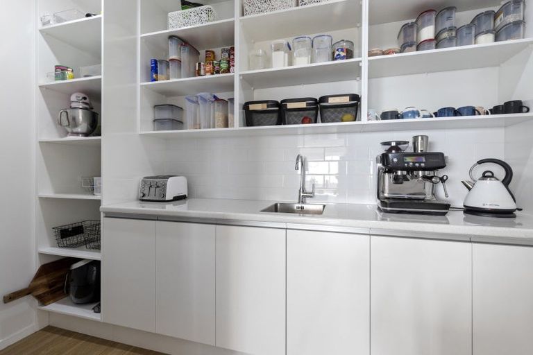 Photo of property in 8 Bernora Crescent, Bombay, 2675