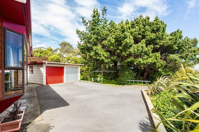 Photo of property in 226 Dowse Drive, Maungaraki, Lower Hutt, 5010