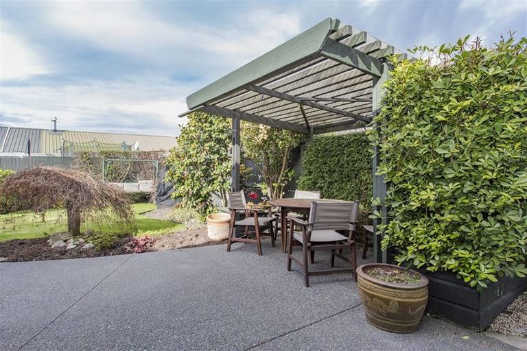 Photo of property in 6 Grove Place, Rangiora, 7400