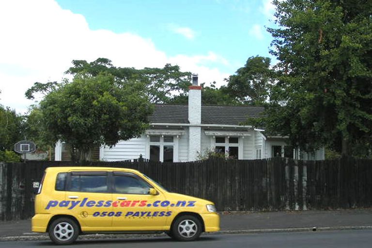 Photo of property in 34 Onewa Road, Northcote Point, Auckland, 0627
