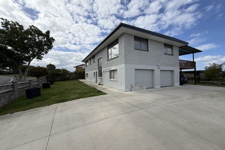 Photo of property in 24 Widmore Drive, Massey, Auckland, 0614