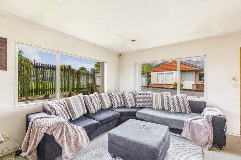 Photo of property in 12/520 Don Buck Road, Westgate, Auckland, 0614