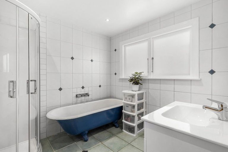 Photo of property in 36 Sutherland Crescent, Melrose, Wellington, 6023