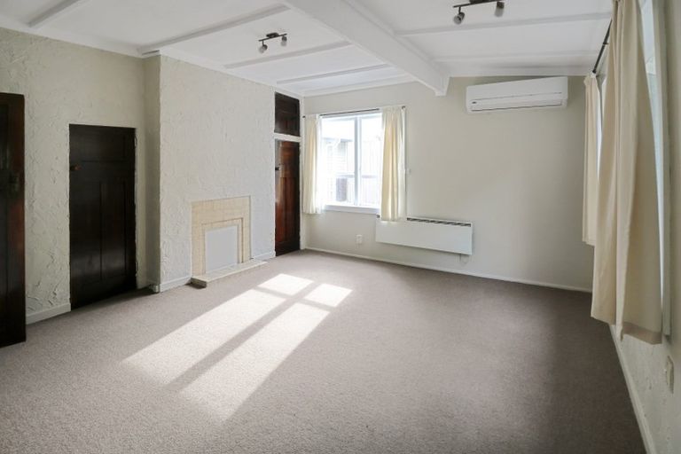 Photo of property in 37 Townsend Road, Miramar, Wellington, 6022