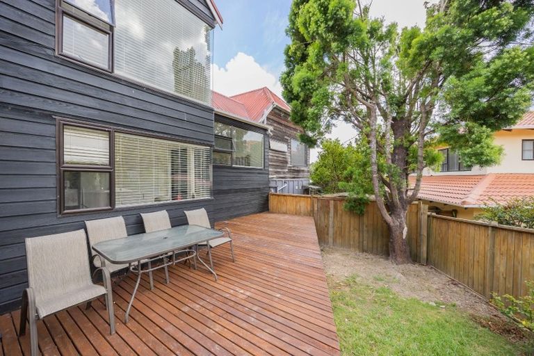 Photo of property in 2/30 Uppingham Crescent, Hillcrest, Auckland, 0627