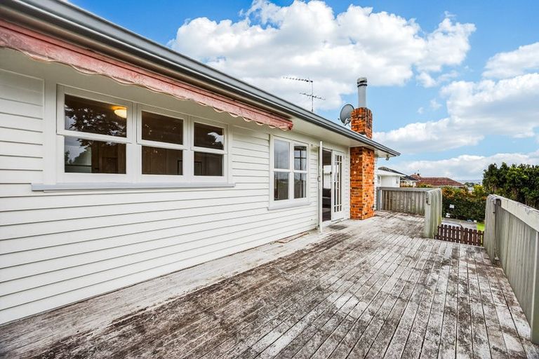 Photo of property in 49 Tiroroa Avenue, Te Atatu South, Auckland, 0610