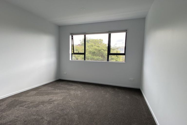 Photo of property in 32c Potter Avenue, Northcote, Auckland, 0627
