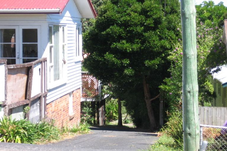 Photo of property in 2/37 Kia Ora Road, Beach Haven, Auckland, 0626