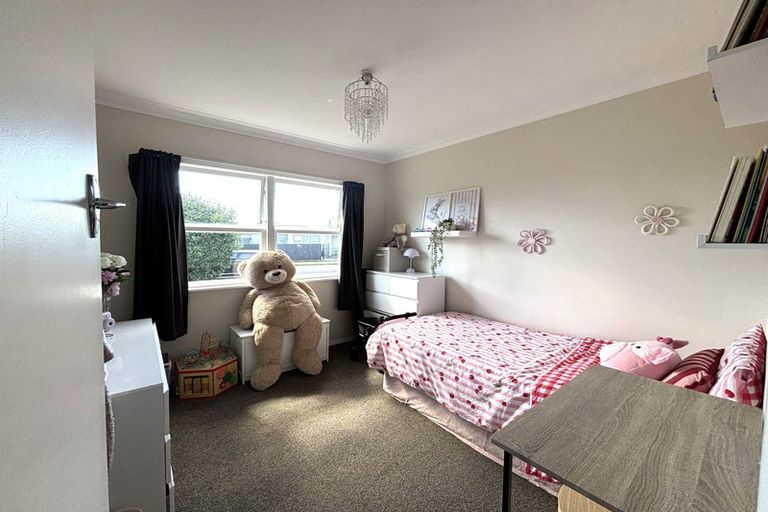 Photo of property in 2 Selwyn Street, Levin, 5510