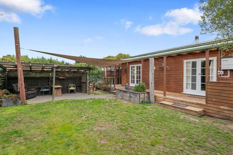 Photo of property in 37 Queens Avenue, Waikuku Beach, 7402