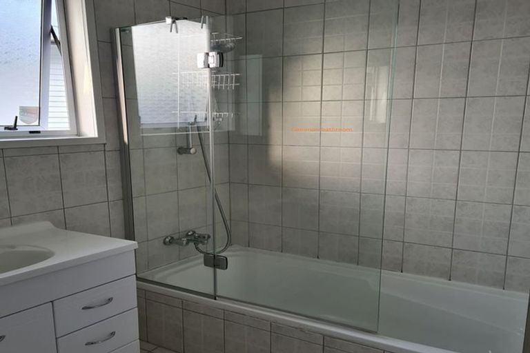 Photo of property in 54 Captain Scott Road, Glen Eden, Auckland, 0602