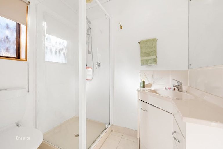 Photo of property in 8 Runanga Grove, Waikanae, 5036