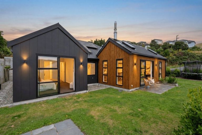 Photo of property in 19 Prestbury Grove, Churton Park, Wellington, 6037