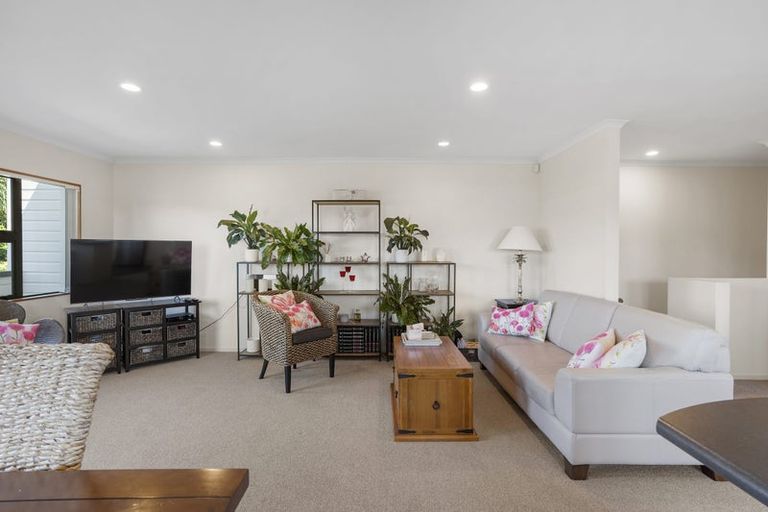 Photo of property in 70 Palmgreen Court, Stanmore Bay, Whangaparaoa, 0932