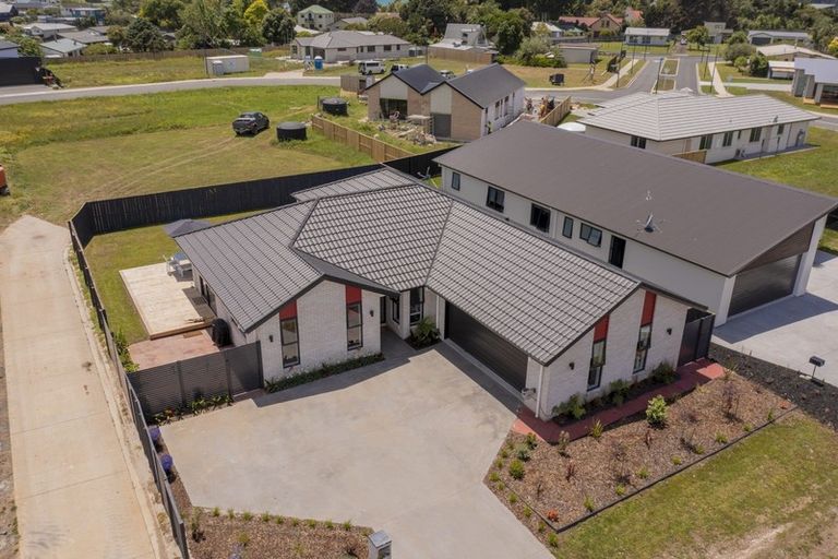 Photo of property in 8 Palm Drive, Whitianga, 3510