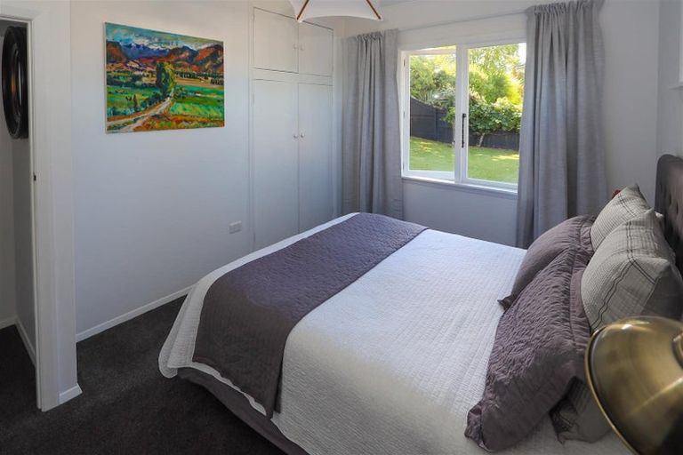 Photo of property in 1 Pah Road, Kawaha Point, Rotorua, 3010