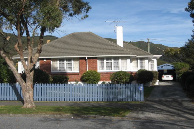 Photo of property in 28 Harris Street, Naenae, Lower Hutt, 5011