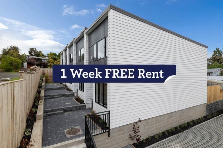 Photo of property in 5/94 Godley Road, Green Bay, Auckland, 0604