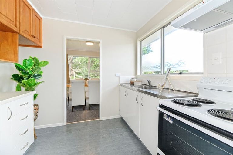Photo of property in 27 Lavery Place, Sunnynook, Auckland, 0632