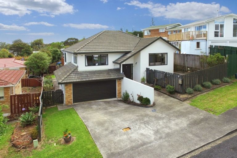 Photo of property in 2/330 Glenfield Road, Glenfield, Auckland, 0629