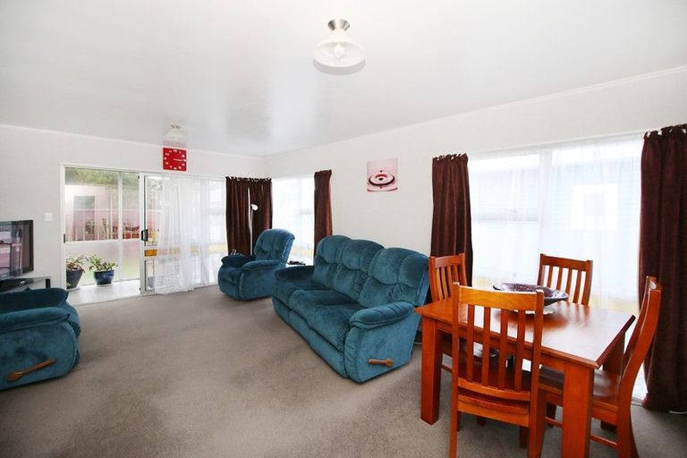 Photo of property in 24 Chelwood Street, Takaro, Palmerston North, 4412