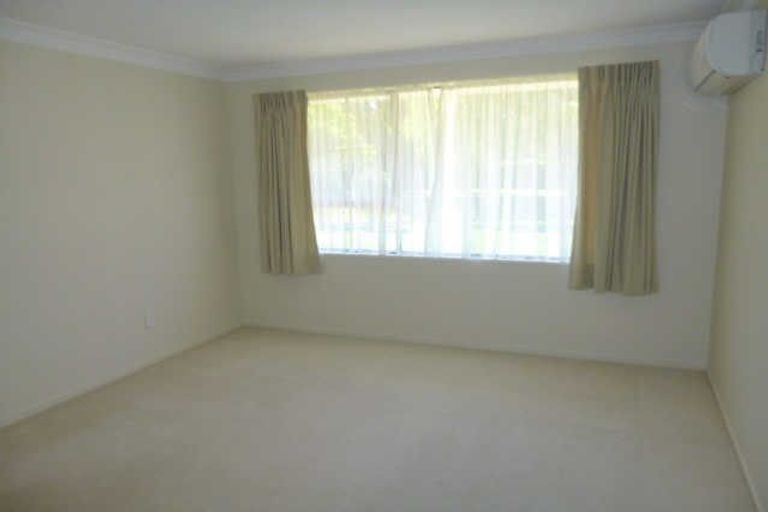 Photo of property in 27 Crosdale Place, Burnside, Christchurch, 8042