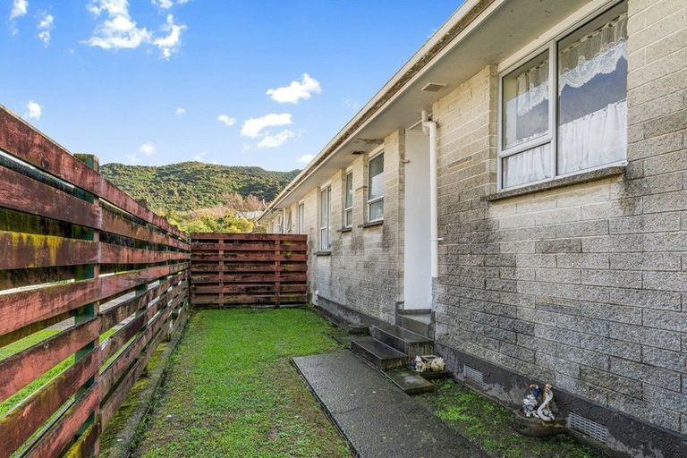 Photo of property in 256b Wellington Road, Wainuiomata, Lower Hutt, 5014