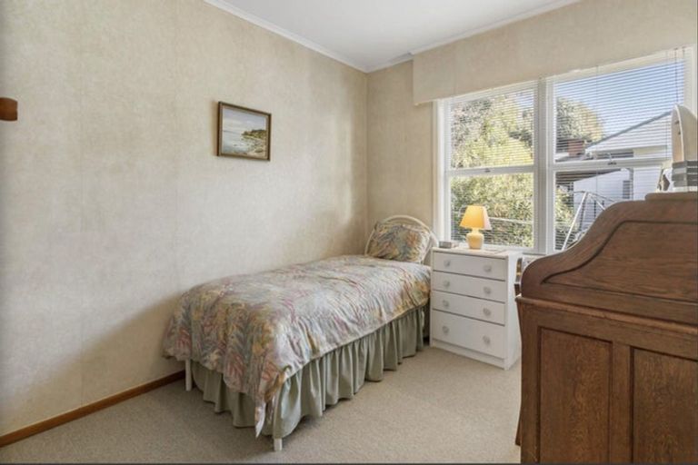 Photo of property in 7 Luke Place, Eastern Beach, Auckland, 2012