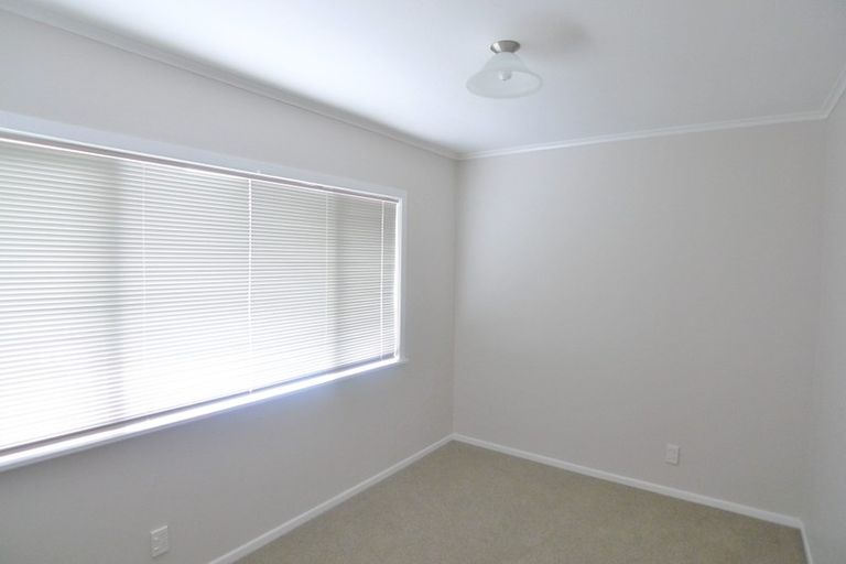 Photo of property in 1/3 Raleigh Road, Northcote, Auckland, 0627