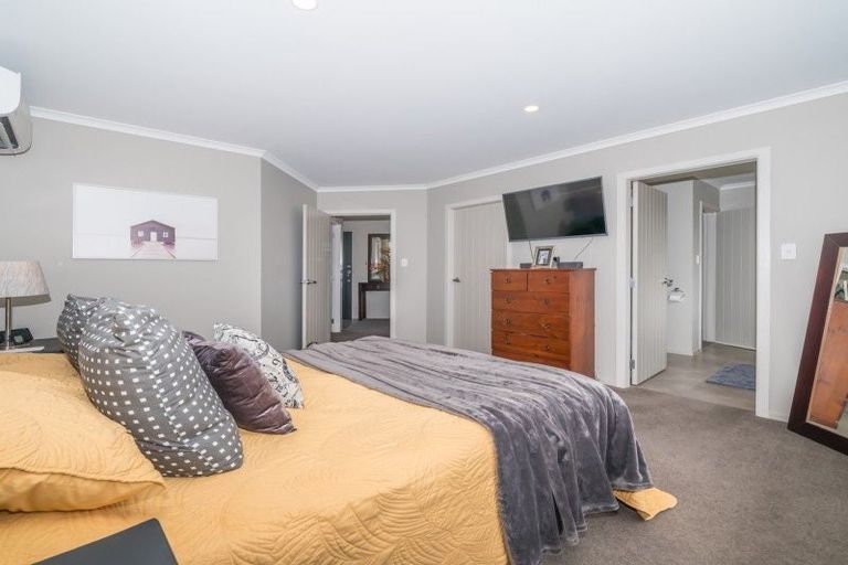 Photo of property in 7 Lorenzo Place, Kelvin Grove, Palmerston North, 4414
