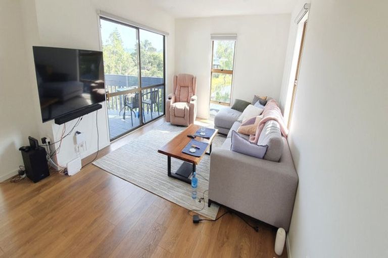 Photo of property in 1/57 Aeroview Drive, Beach Haven, Auckland, 0626