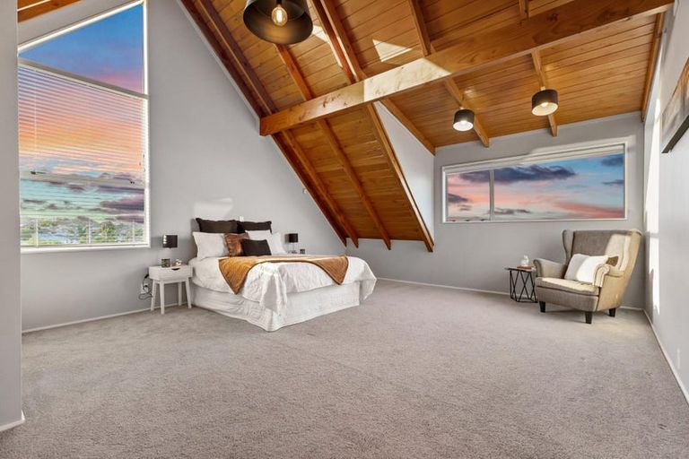 Photo of property in 7 Kerlin Crescent, West Harbour, Auckland, 0618