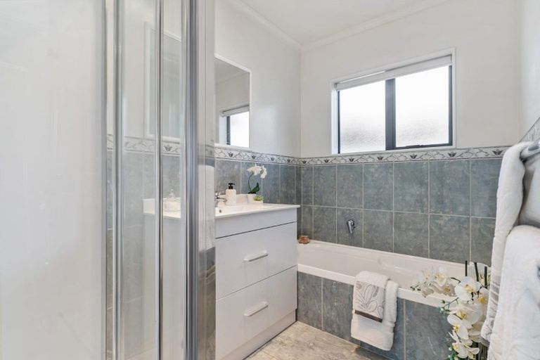 Photo of property in 94a Palmers Road, Clendon Park, Auckland, 2103