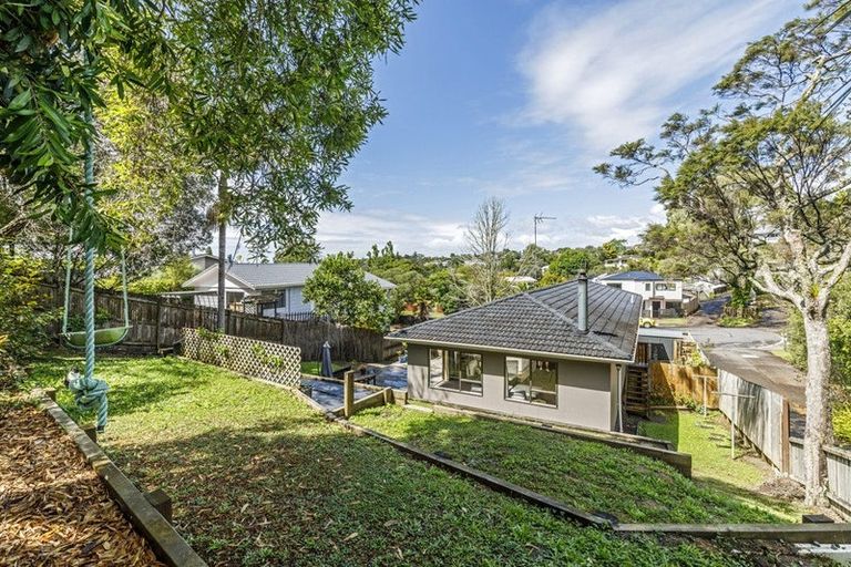 Photo of property in 17 Jenanne Place, Totara Vale, Auckland, 0629