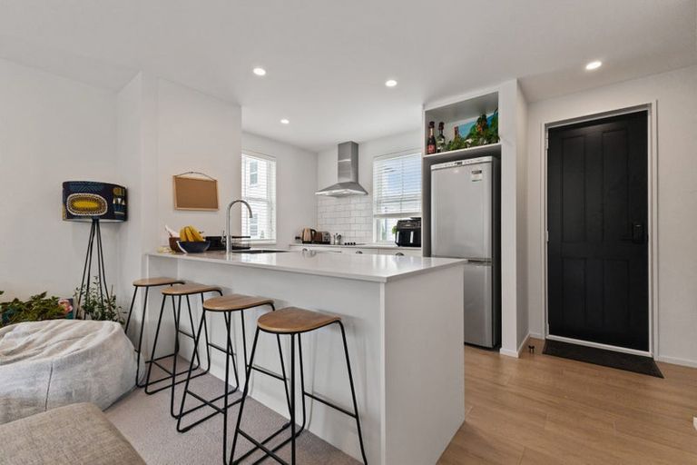 Photo of property in 2/24 Devon Street, Sydenham, Christchurch, 8023