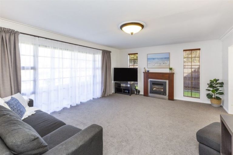 Photo of property in 12 Grange Place, Milson, Palmerston North, 4414