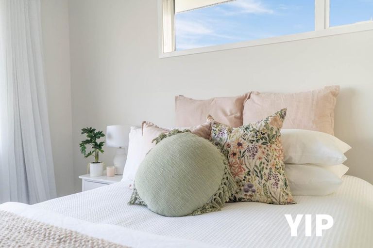 Photo of property in 10 Cromwell Point, Newlands, Wellington, 6037