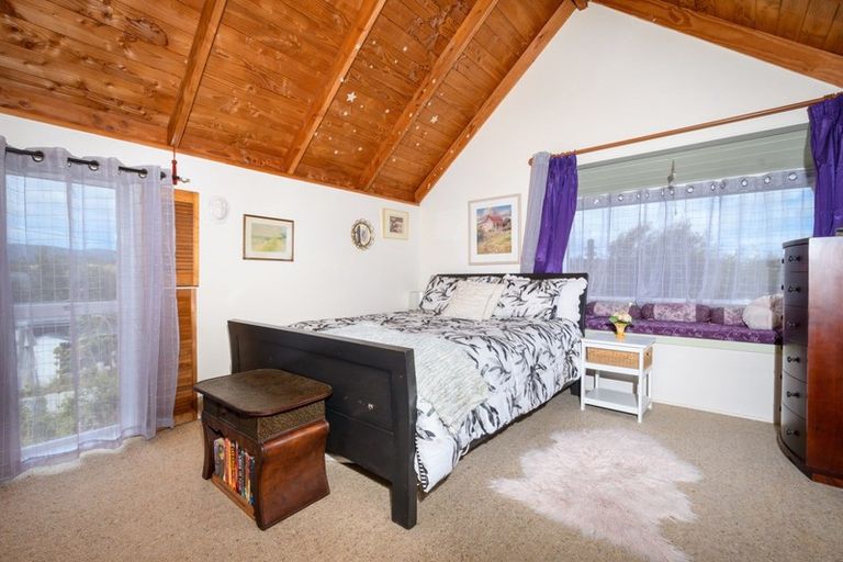 Photo of property in 164 Henderson Valley Road, Henderson, Auckland, 0612