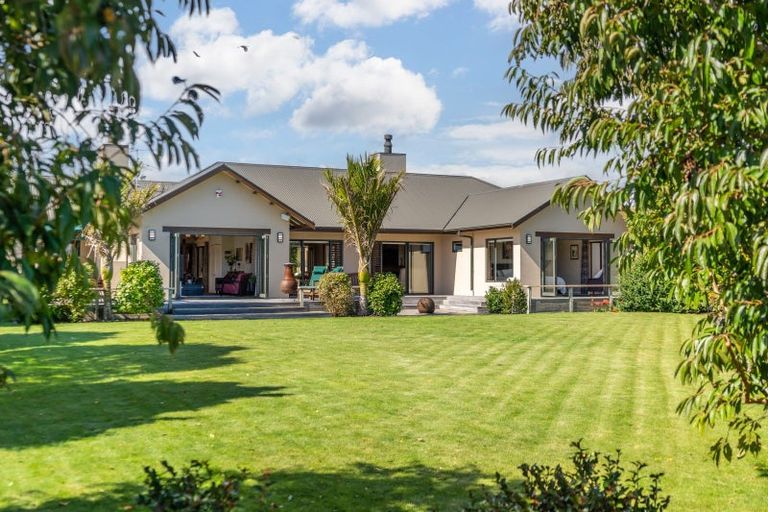 Photo of property in 32 Paekakariki Hill Road, Pauatahanui, Porirua, 5381