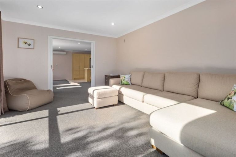 Photo of property in 33 Nelson Avenue, Aotea, Porirua, 5024